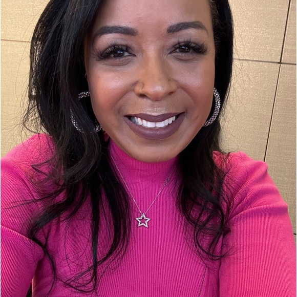 Meet your Posher, Lori - Picture 2 of 6